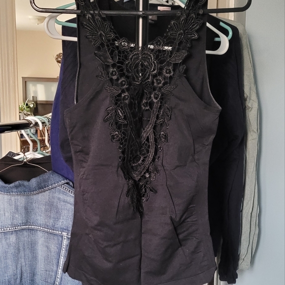 Dynamic Fashion Tank Top - Picture 2 of 3